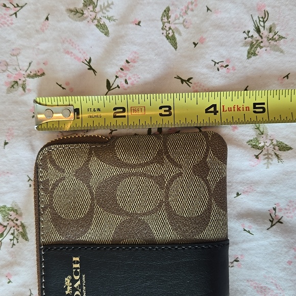 BRAND NEW coach wristlet - Picture 7 of 8